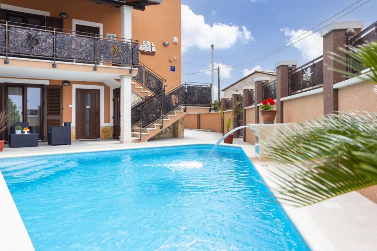 Villa Vita In Porec - Haus Fuer 6-8 Personen Kastelir Luaran gambar
