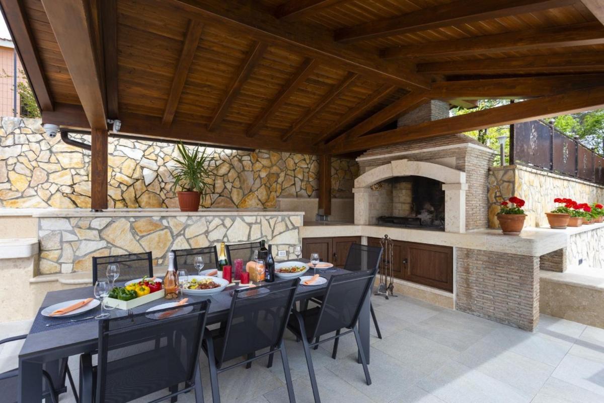 Villa Vita In Porec - Haus Fuer 6-8 Personen Kastelir Luaran gambar