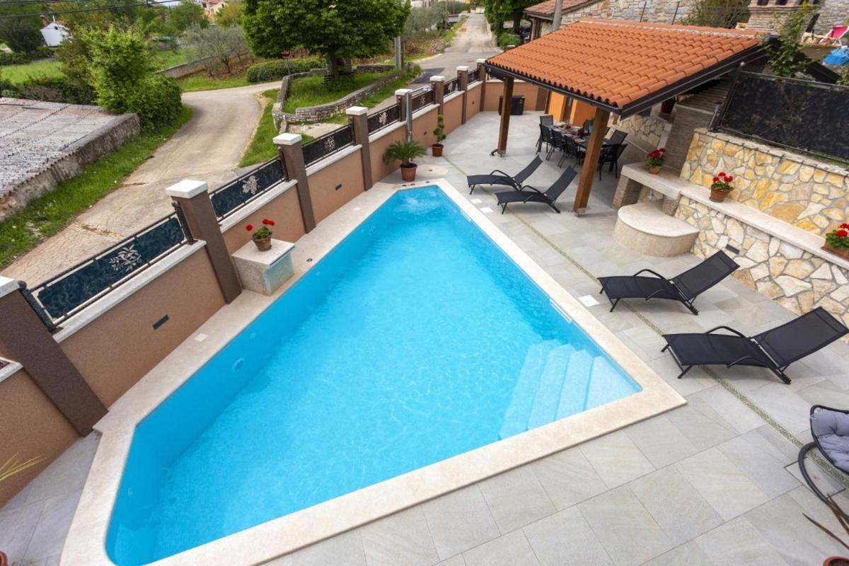 Villa Vita In Porec - Haus Fuer 6-8 Personen Kastelir Luaran gambar