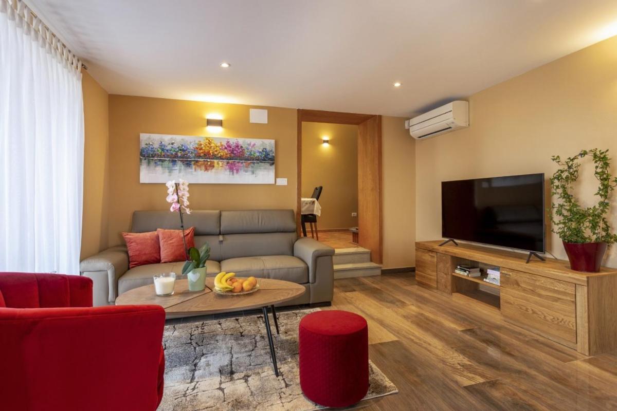Villa Vita In Porec - Haus Fuer 6-8 Personen Kastelir Luaran gambar