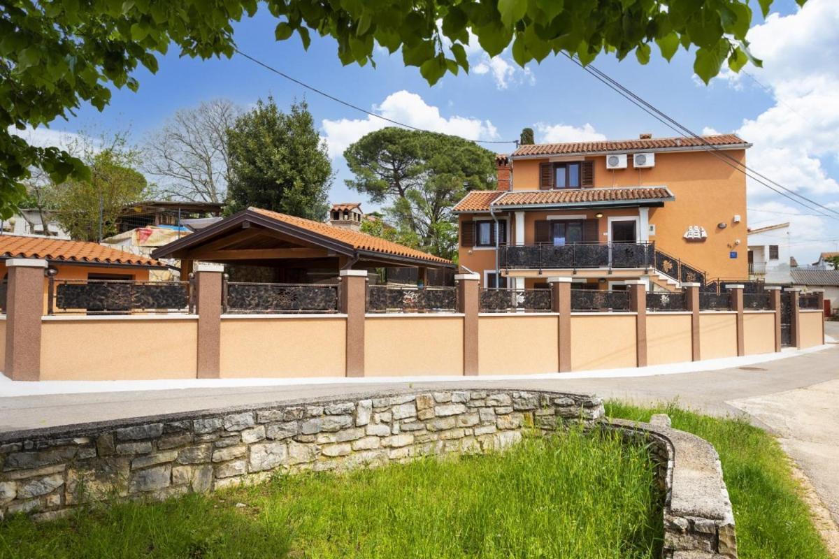 Villa Vita In Porec - Haus Fuer 6-8 Personen Kastelir Luaran gambar
