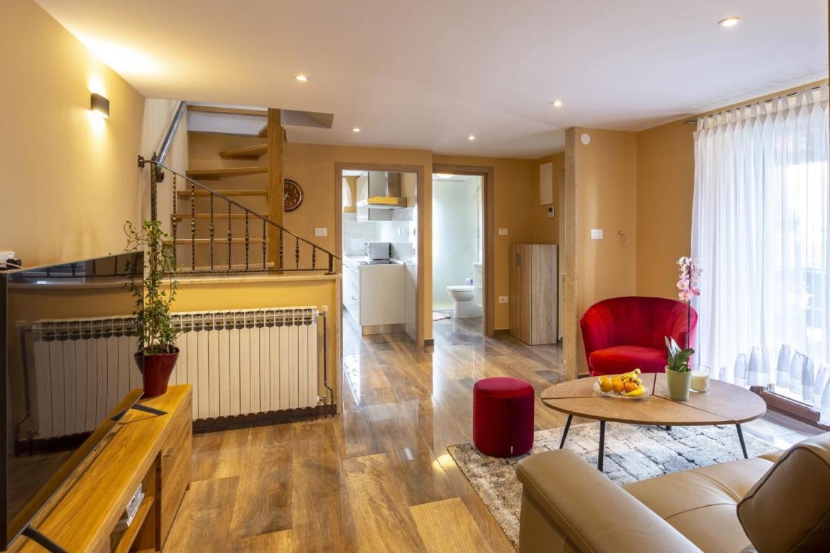 Villa Vita In Porec - Haus Fuer 6-8 Personen Kastelir Luaran gambar