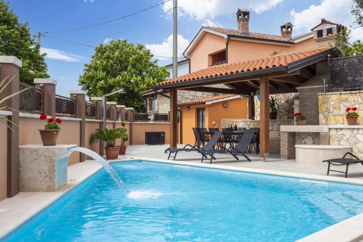 Villa Vita In Porec - Haus Fuer 6-8 Personen Kastelir Luaran gambar