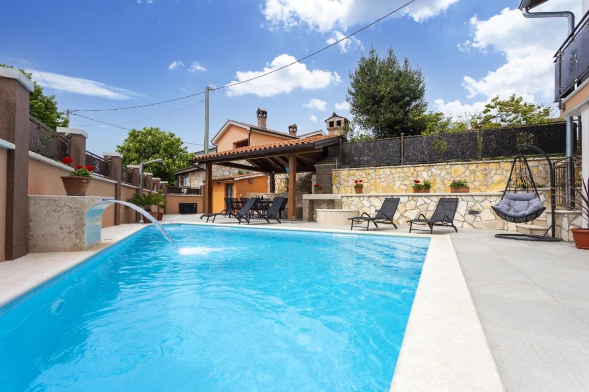 Villa Vita In Porec - Haus Fuer 6-8 Personen Kastelir Luaran gambar