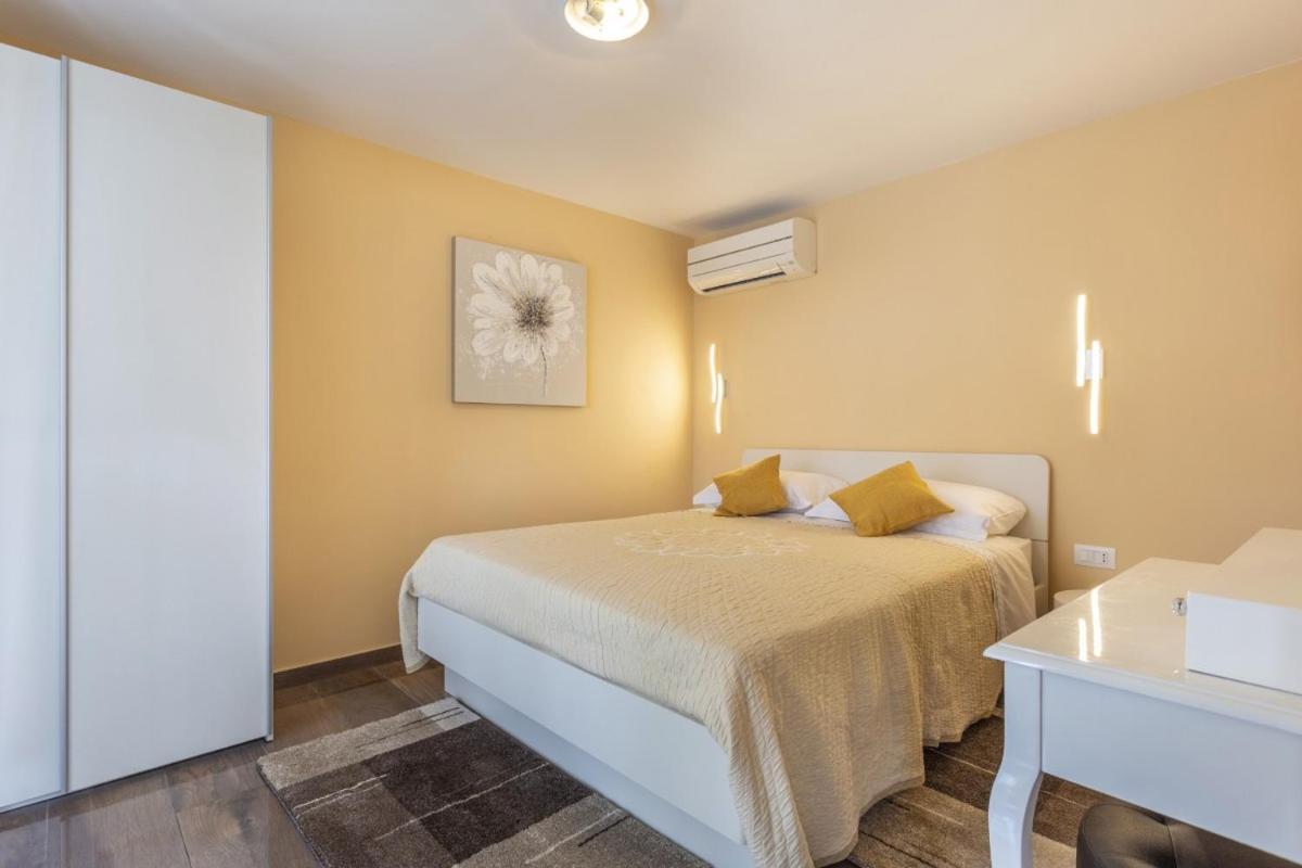 Villa Vita In Porec - Haus Fuer 6-8 Personen Kastelir Luaran gambar