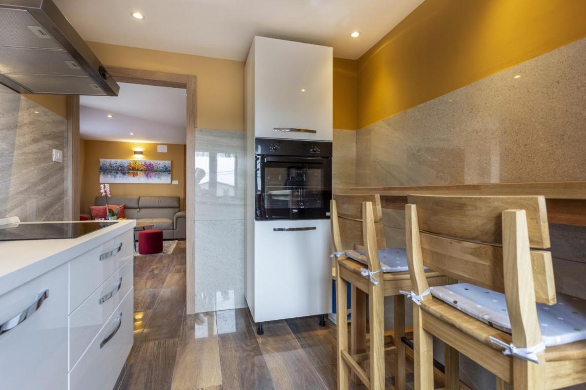 Villa Vita In Porec - Haus Fuer 6-8 Personen Kastelir Luaran gambar