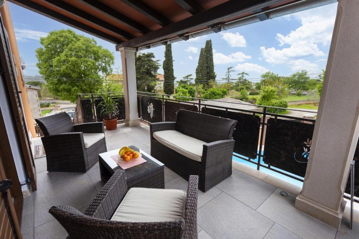 Villa Vita In Porec - Haus Fuer 6-8 Personen Kastelir Luaran gambar